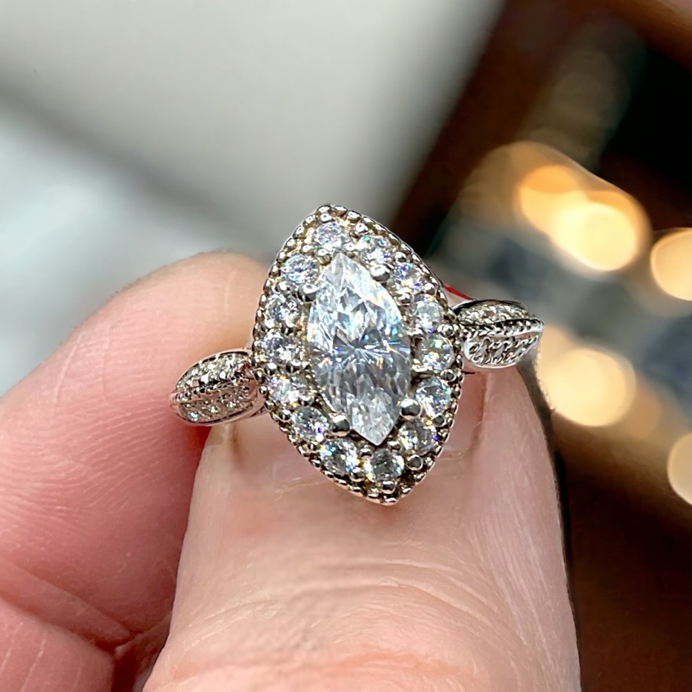 🌺Sterling & CZ “Diamond” Ring